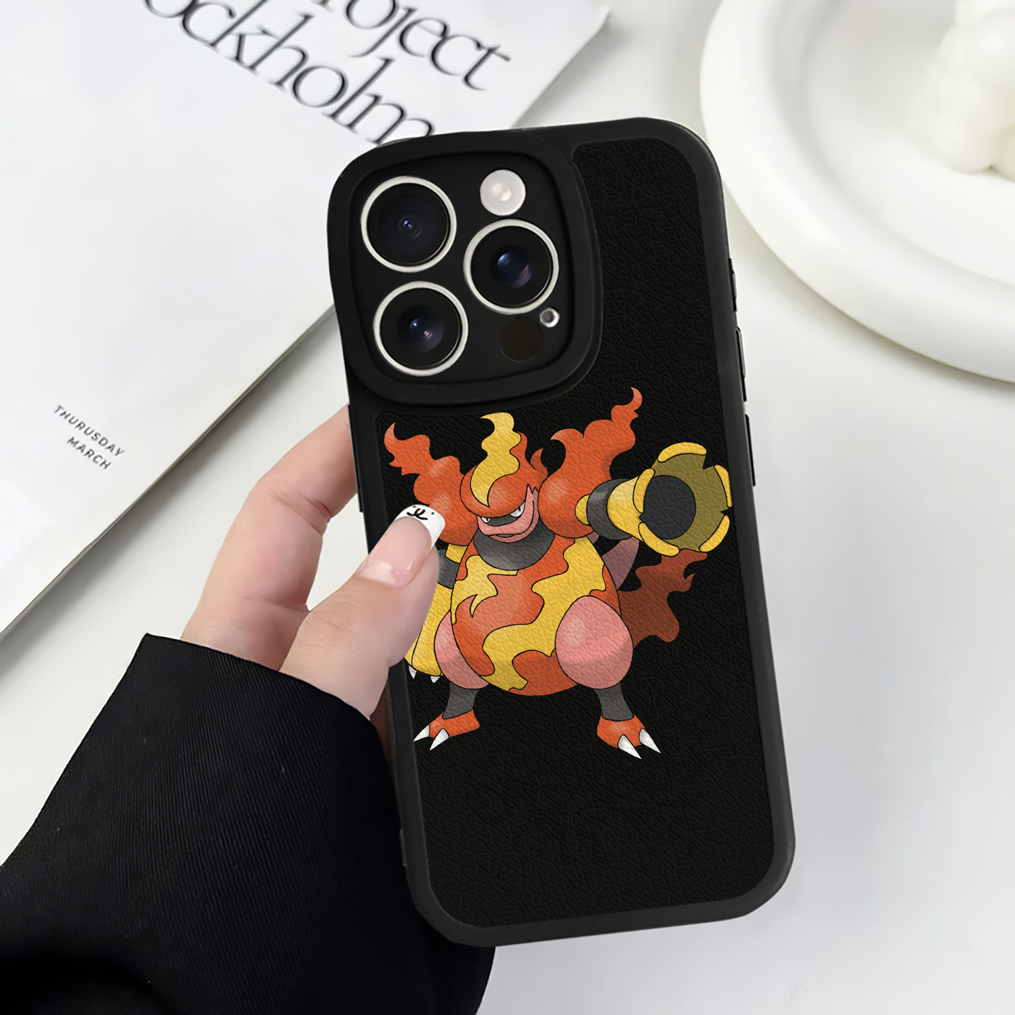 （画像用） ポケットモンスター Pokémon 【iPhone 16シリーズ対応】シリコンスマホケース（レザー調） 材質：シリコン